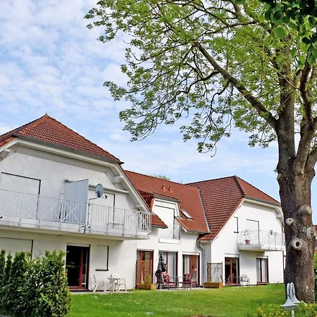 Kleine Mit Terrasse Und Gartenblick