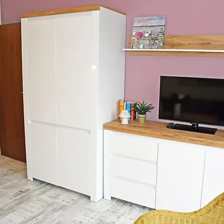 Kleine Mit Terrasse Und Gartenblick *