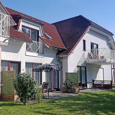 Kleine Mit Terrasse Und Gartenblick * Gustow (Vorpommern-Rugen)
